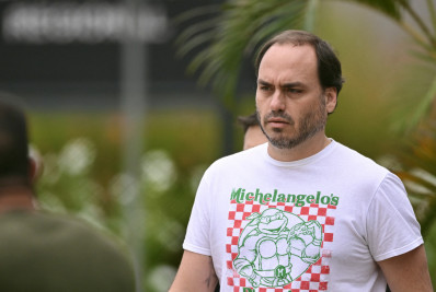 Moraes nega pedido de Carlos para mudar data de visita e passar aniversário com Bolsonaro