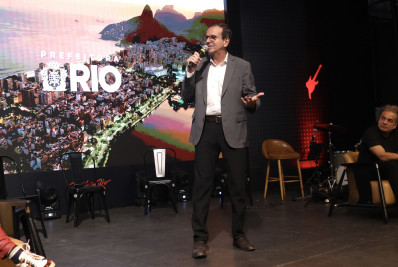 Eduardo Paes reforça orientações para o ‘AeroFla’: 'Comportem-se'