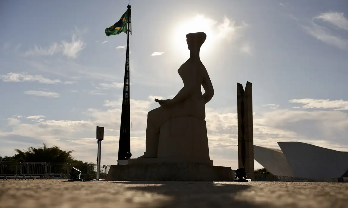 Por unanimidade, STF valida prisões de Bolsonaro e mais seis condenados