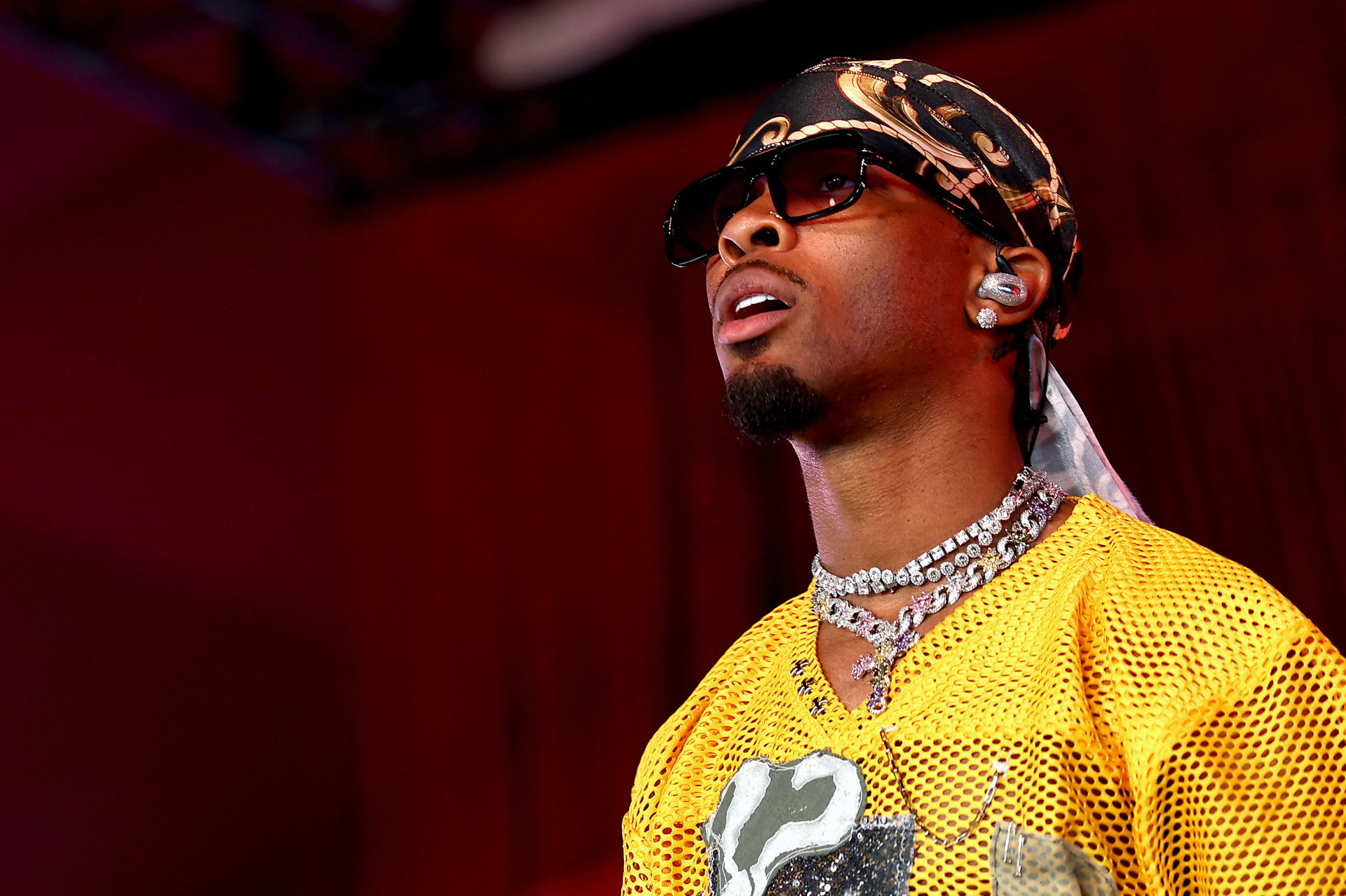 Cantor D4vd tinha 'quantidades significativas' de pornografia infantil em conta, diz promotor