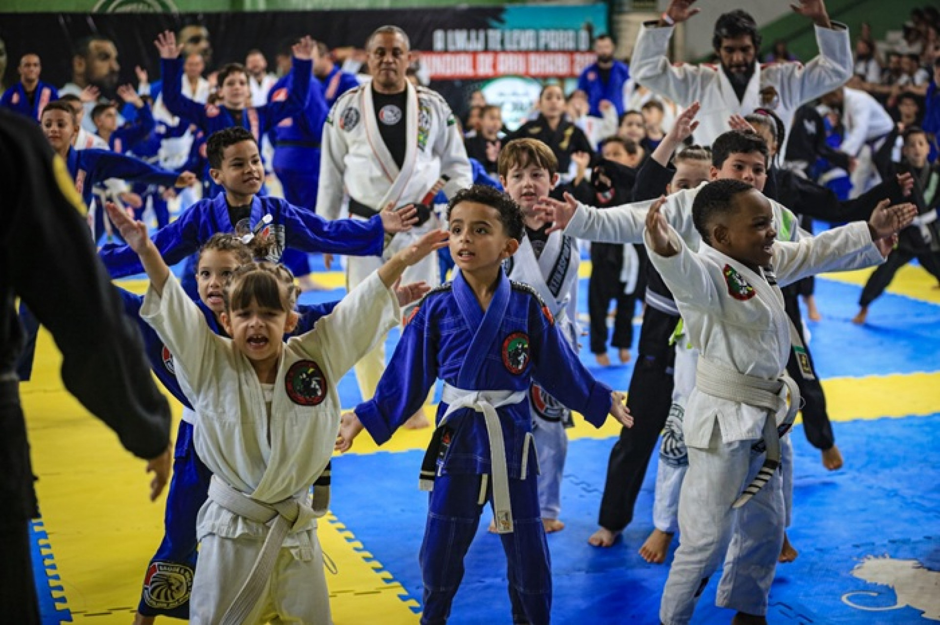 Com mais de 120 crian&ccedil;as, Festival Kids entrou para a hist&oacute;ria do evento -  (Foto: @helena.s_fotografia)