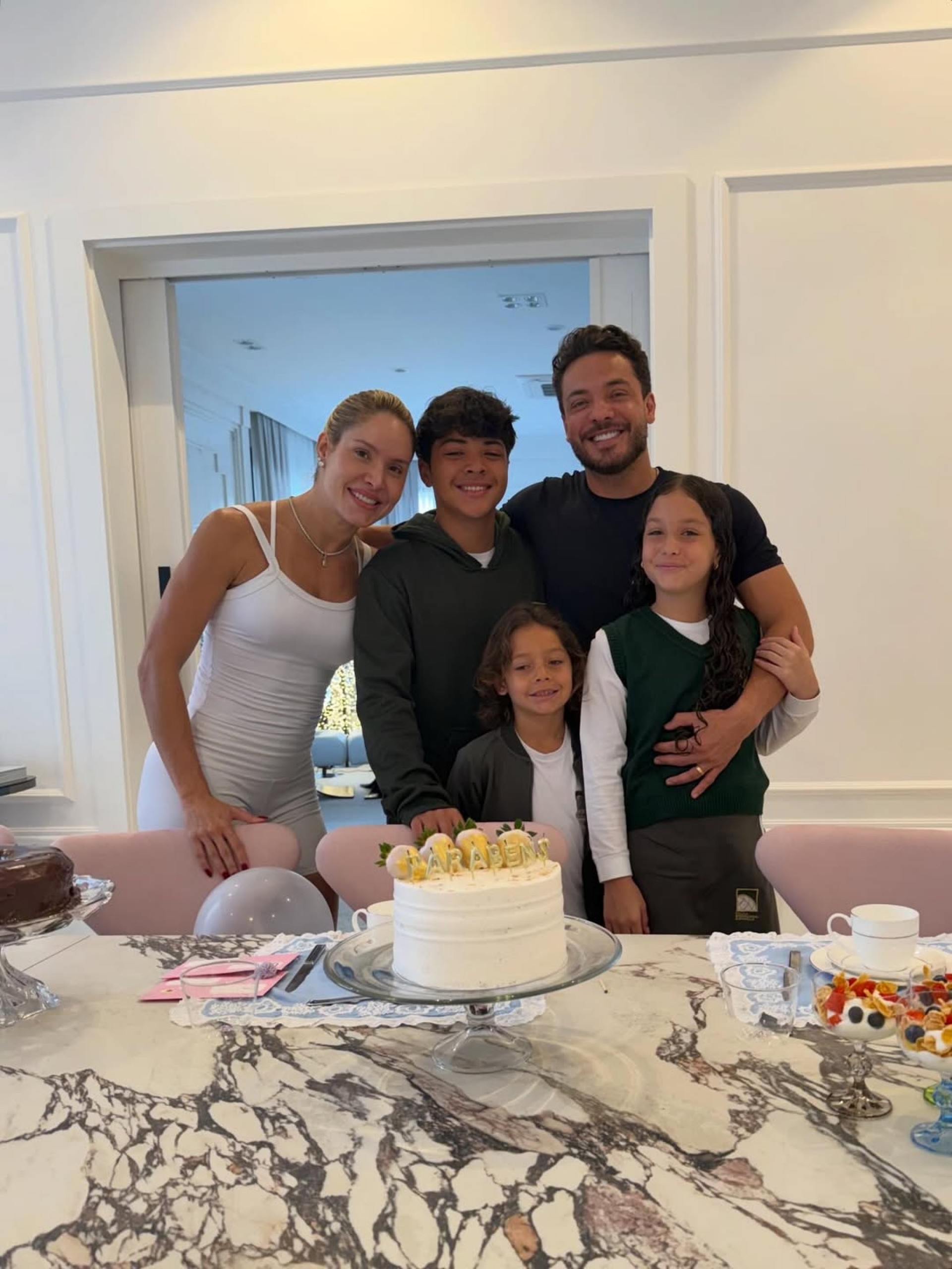 Wesley Safadão, Thyane Dantas e os filhos - Reprodução / Instagram