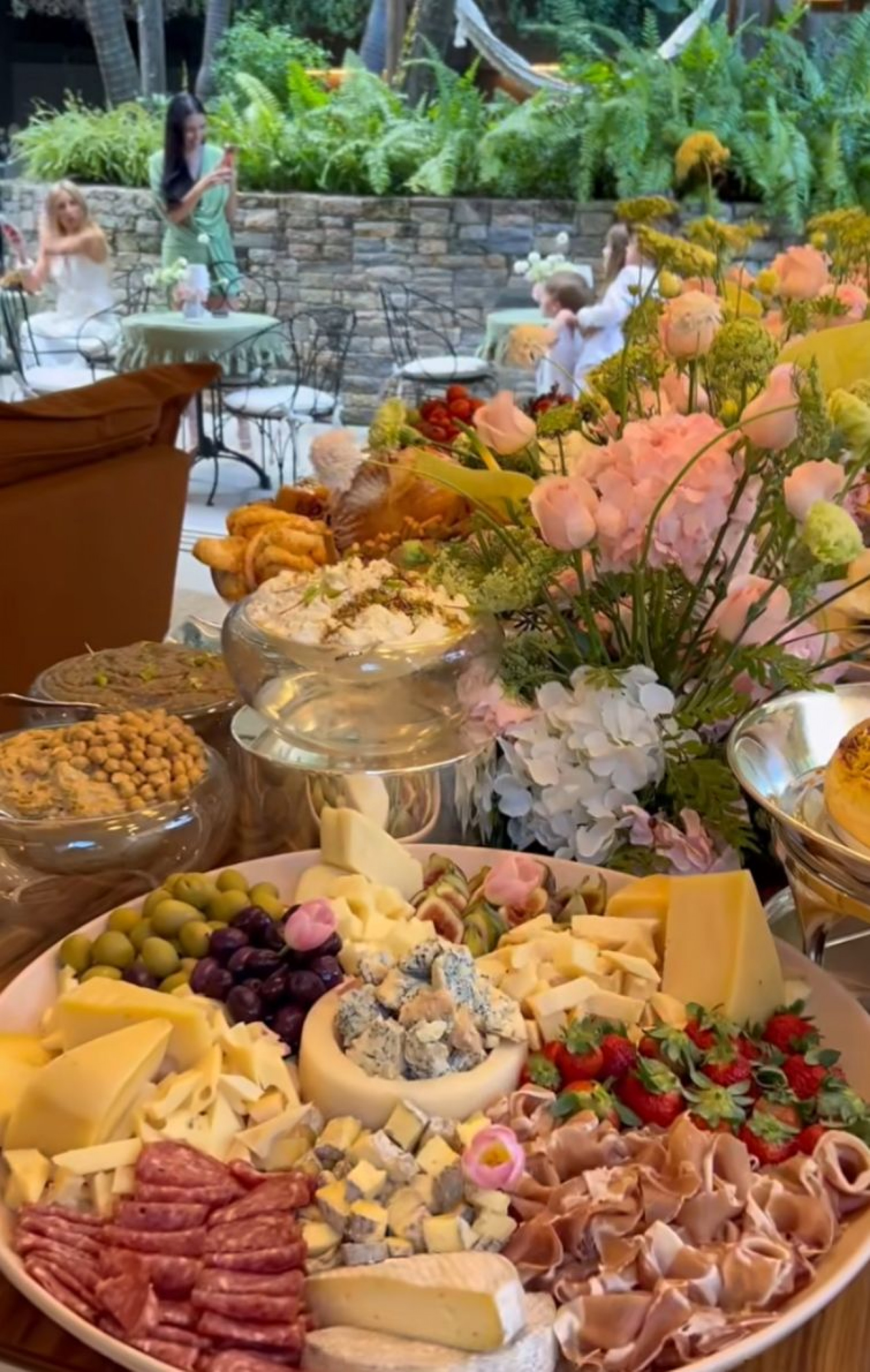 Rafa Kalimann e Nattan celebram chá de bebê da filha Zuza - Reprodução/Instagram