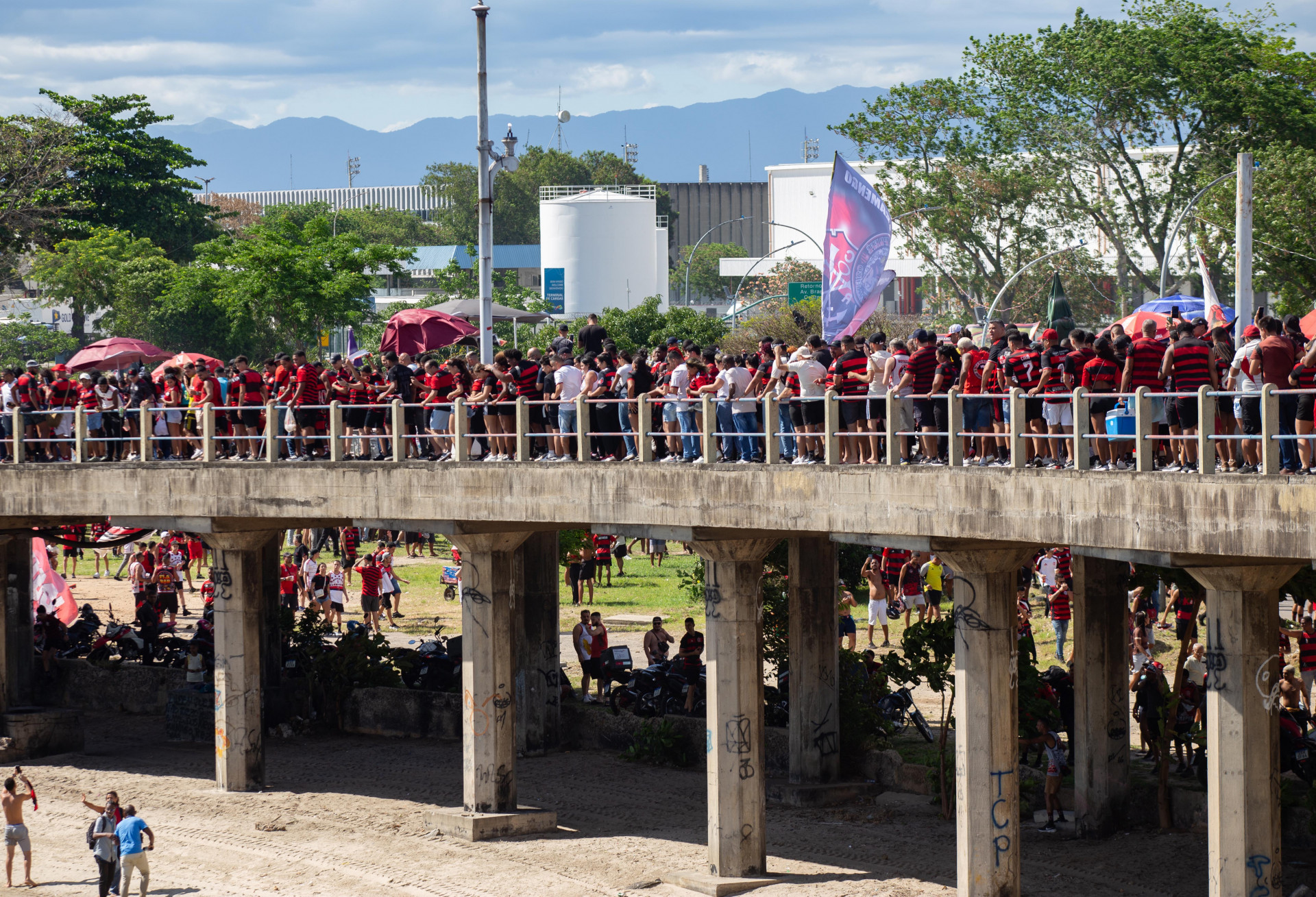 Torcedores do Flamengo fizeram festa no Galeão - Érica Martin/Agência O Dia