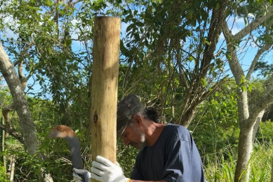Prefeitura intensifica cercamento de áreas públicas e ambientais para reforçar preservação e segurança em Búzios