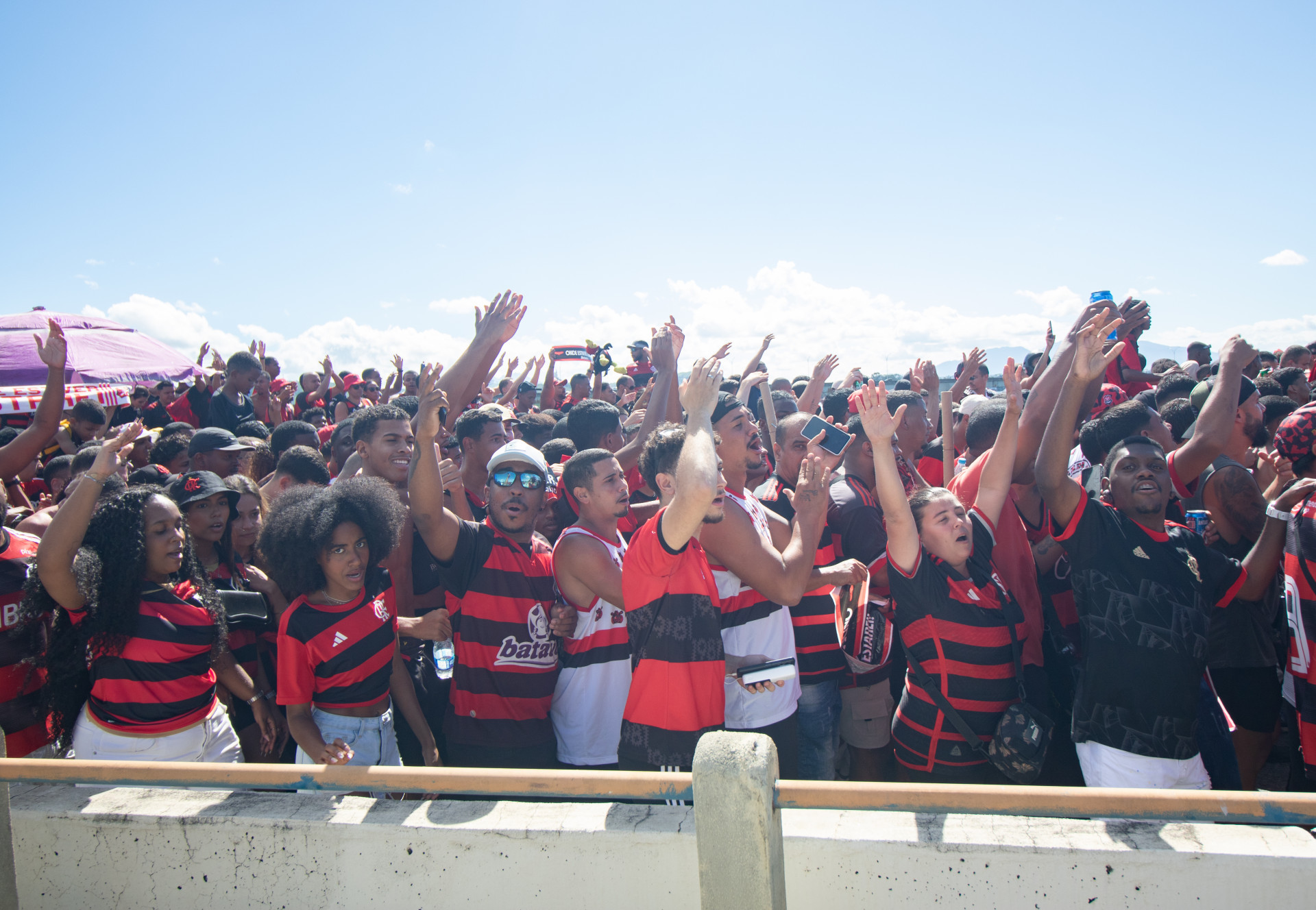 Torcedores do Flamengo fizeram festa no Galeão - Érica Martin/Agência O Dia