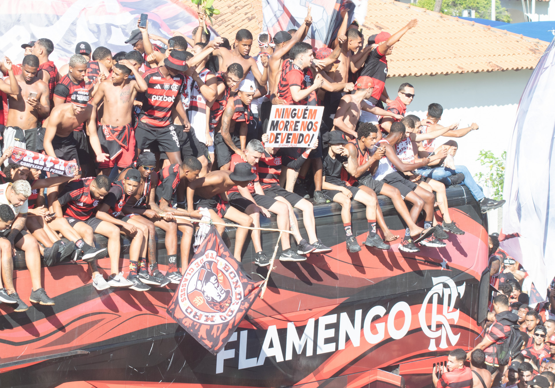 Torcedores do Flamengo fizeram festa no Galeão - Érica Martin/Agência O Dia