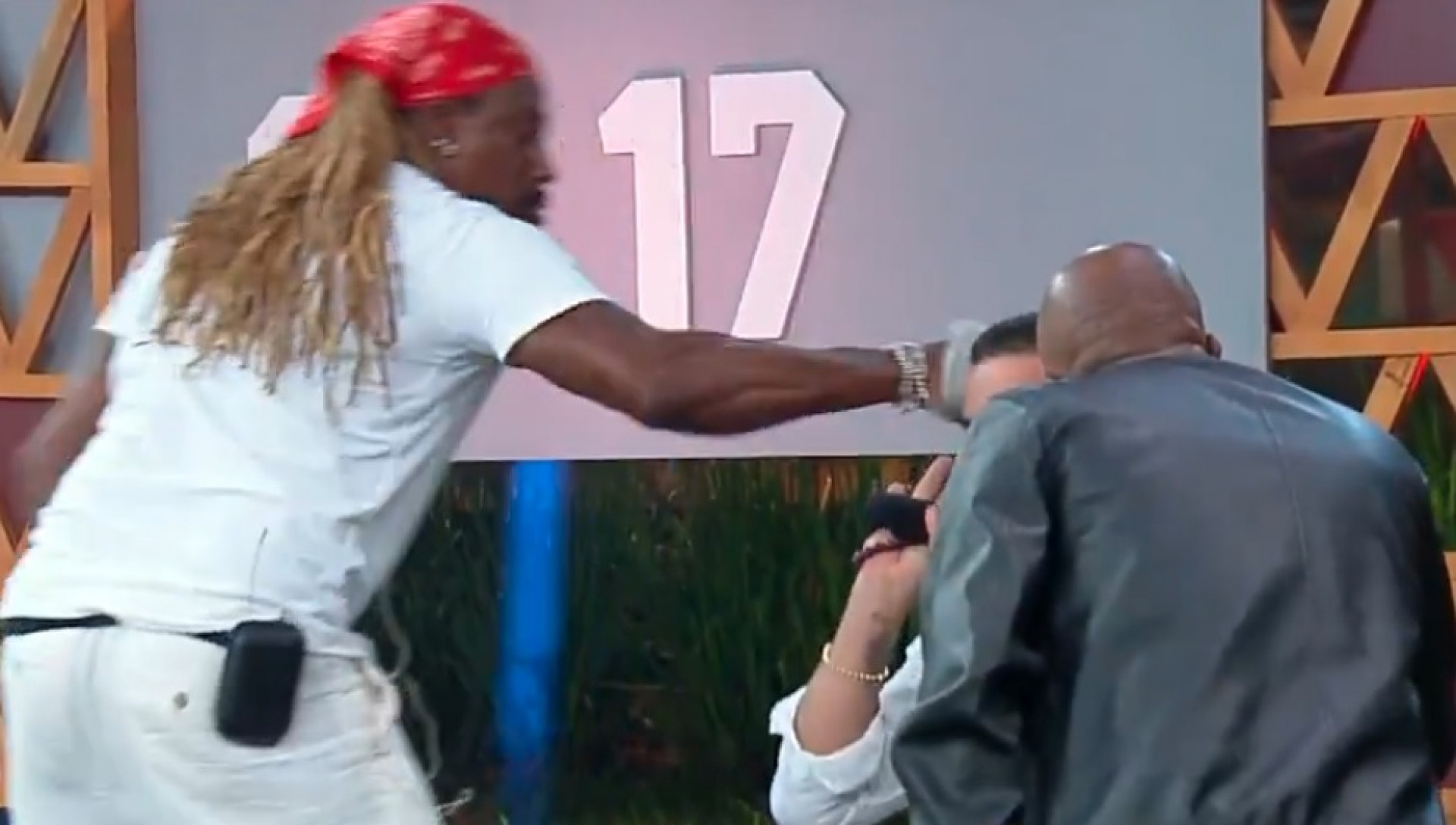 Creo Kellab agride Fabiano - Reprodução de vídeo / Record