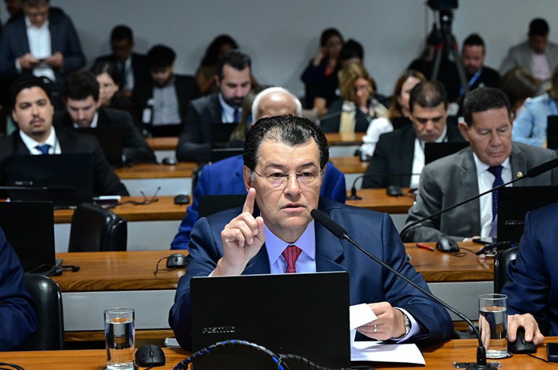 Líder do MDB no Senado propõe aumentar transparência de ONGs com financiamento estrangeiro