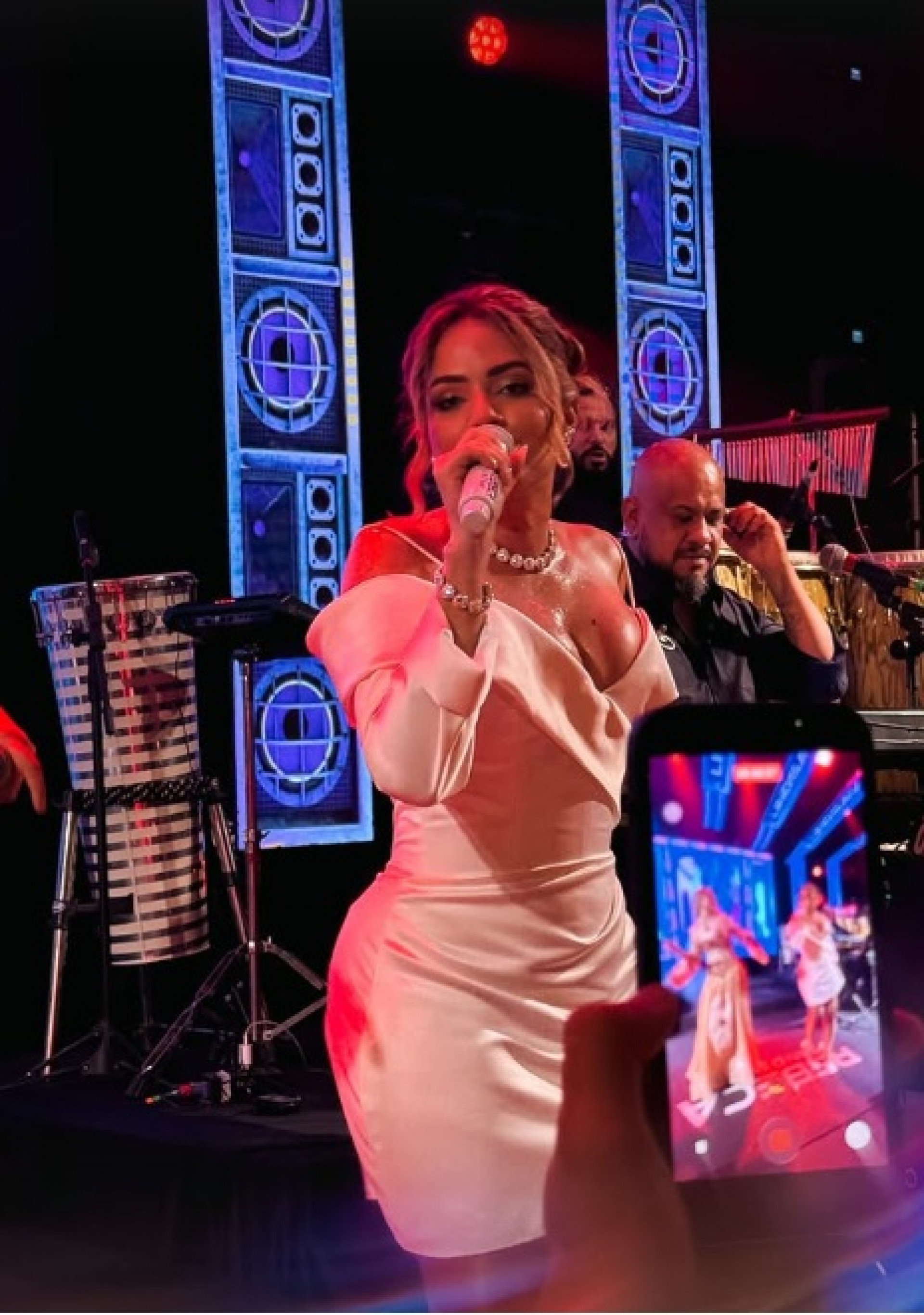 Natália Sarraf canta na festa de seu casamento - Reprodução / Instagram