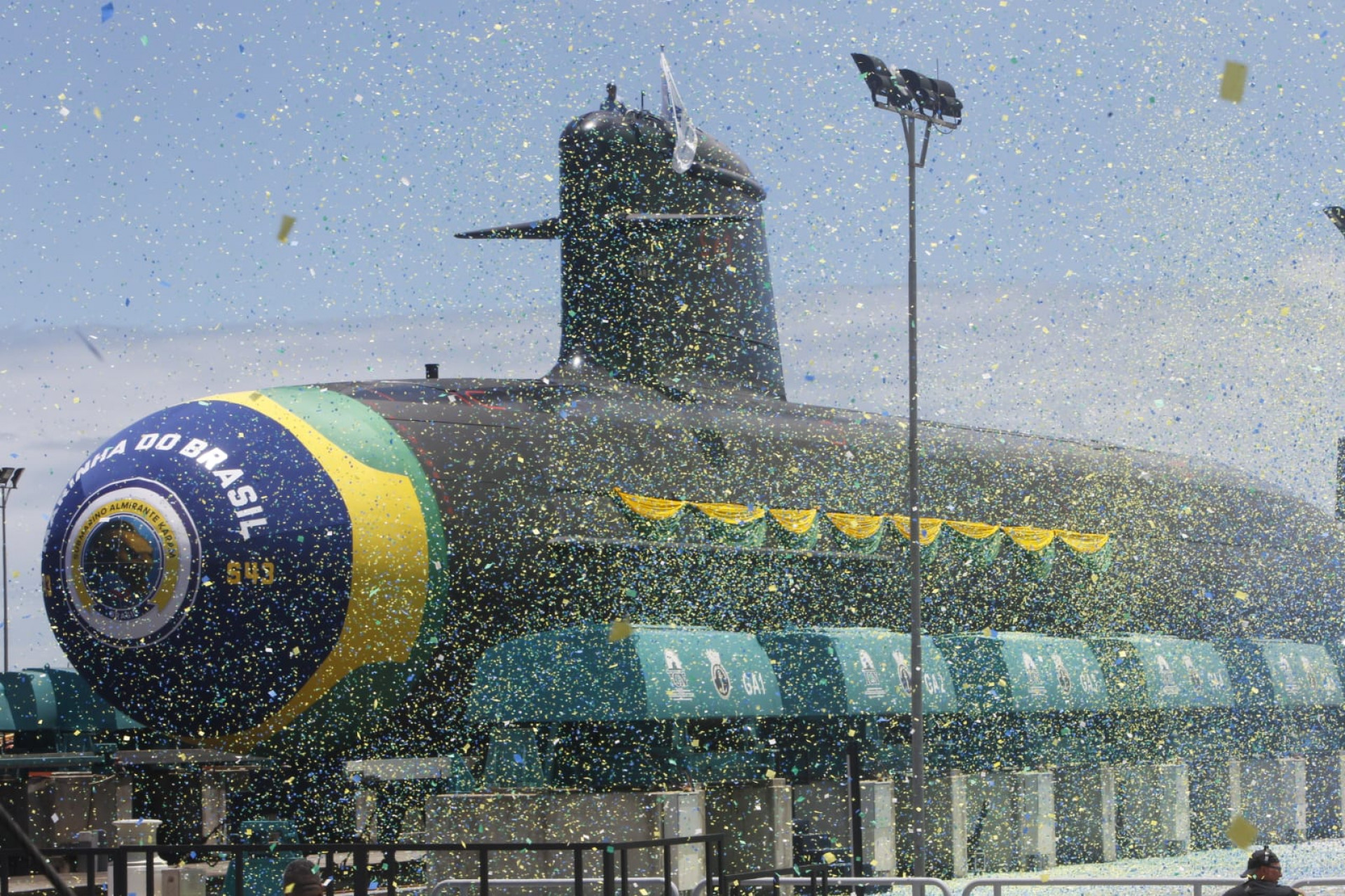 Cerimônia marca o lançamento ao mar do submarino 'Almirante Karam' e mostra de armamento do 'Toneleiro' - Reginaldo Pimenta / Agência O Dia