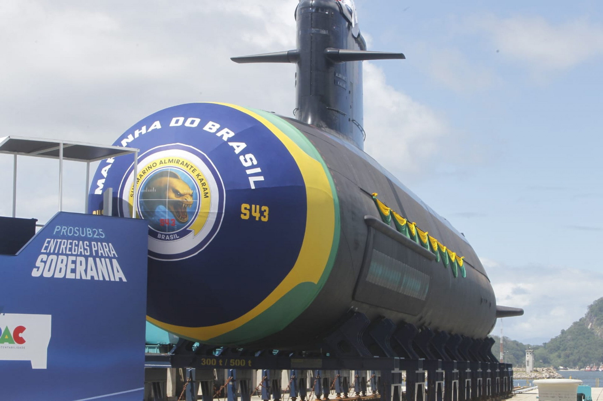 Cerimônia marca o lançamento ao mar do submarino 'Almirante Karam' e mostra de armamento do 'Toneleiro' - Reginaldo Pimenta / Agência O Dia