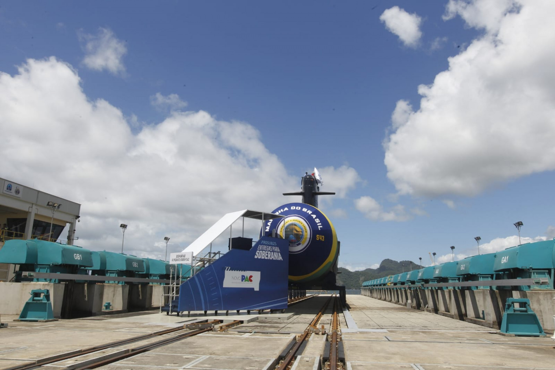 Cerimônia marca o lançamento ao mar do submarino 'Almirante Karam' e mostra de armamento do 'Toneleiro' - Reginaldo Pimenta / Agência O Dia