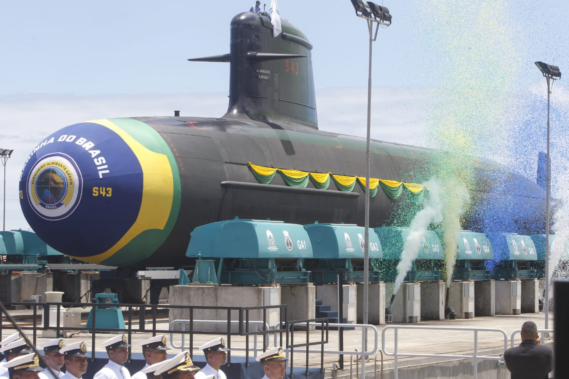 Cerimônia marca o lançamento ao mar do submarino 'Almirante Karam' e mostra de armamento do 'Toneleiro' - Reginaldo Pimenta / Agência O Dia