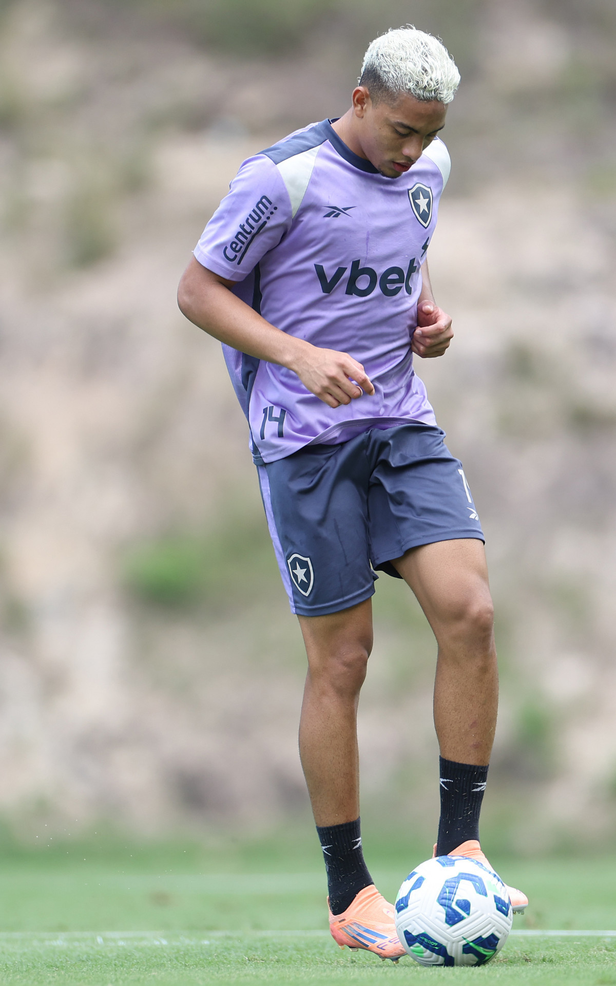Jordan Barrera em treino do Botafogo - V&iacute;tor Silva/Botafogo