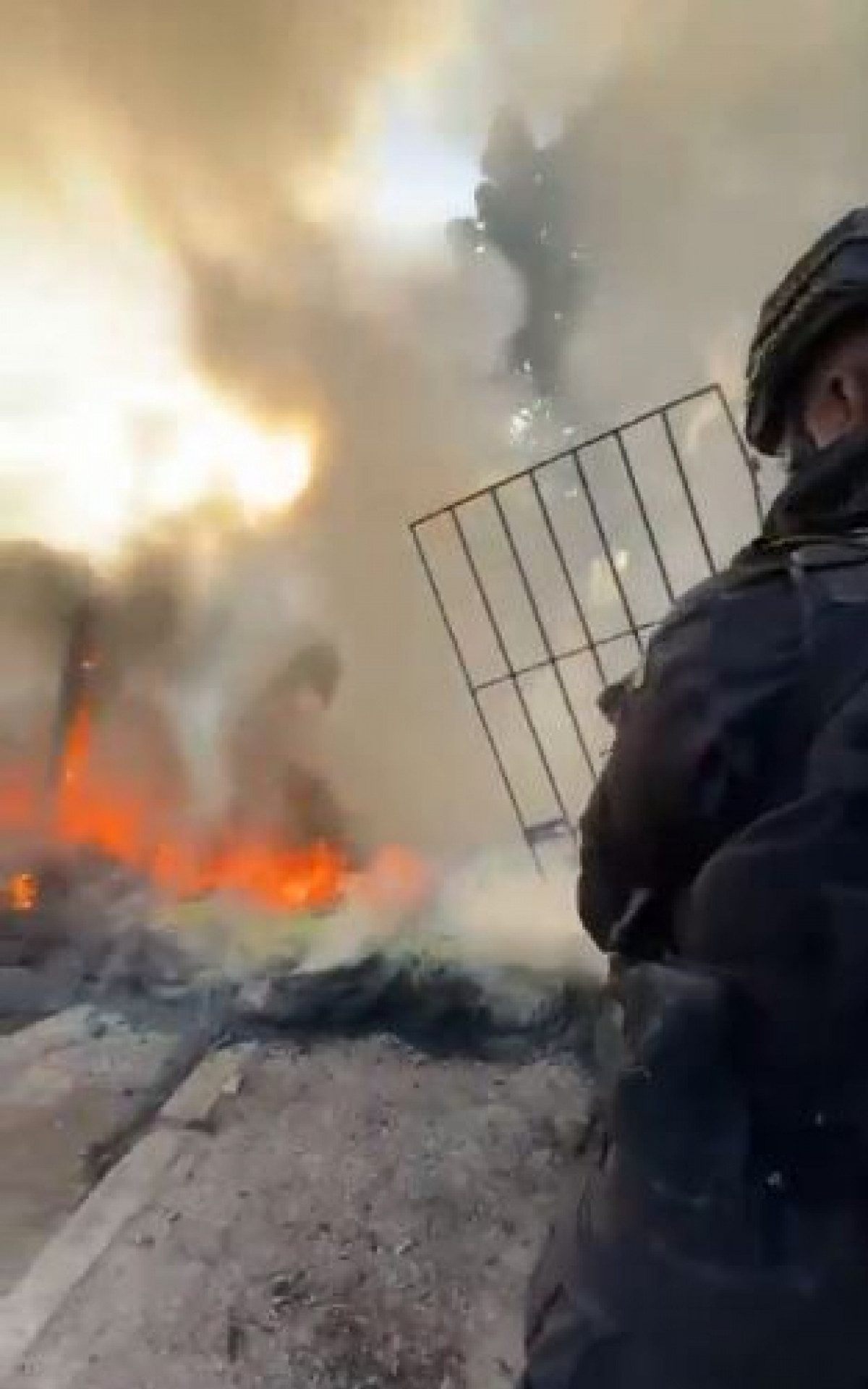 PMs tentam conter incêndio em barricadas na Cidade Alta - Ana Fernanda Freire