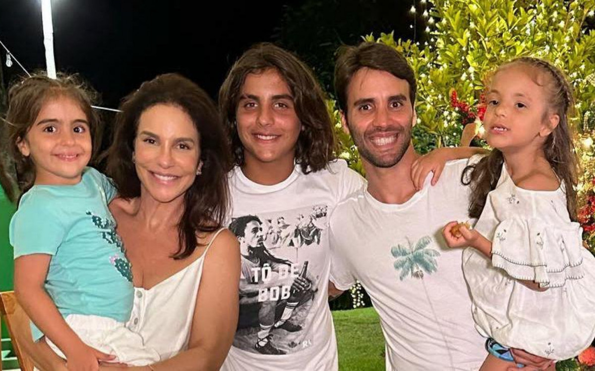 Ivete Sangalo e Daniel Cady ao lado dos filhos: Marcelo, Marina e Helena - Reprodução/Instagram
