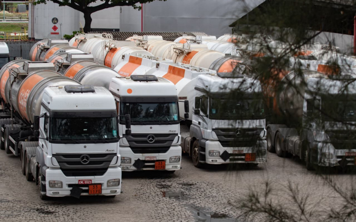 Garagem da Refit no Rio, empresa apontada como devedora de impostos - Érica Martin/Agência O DIA