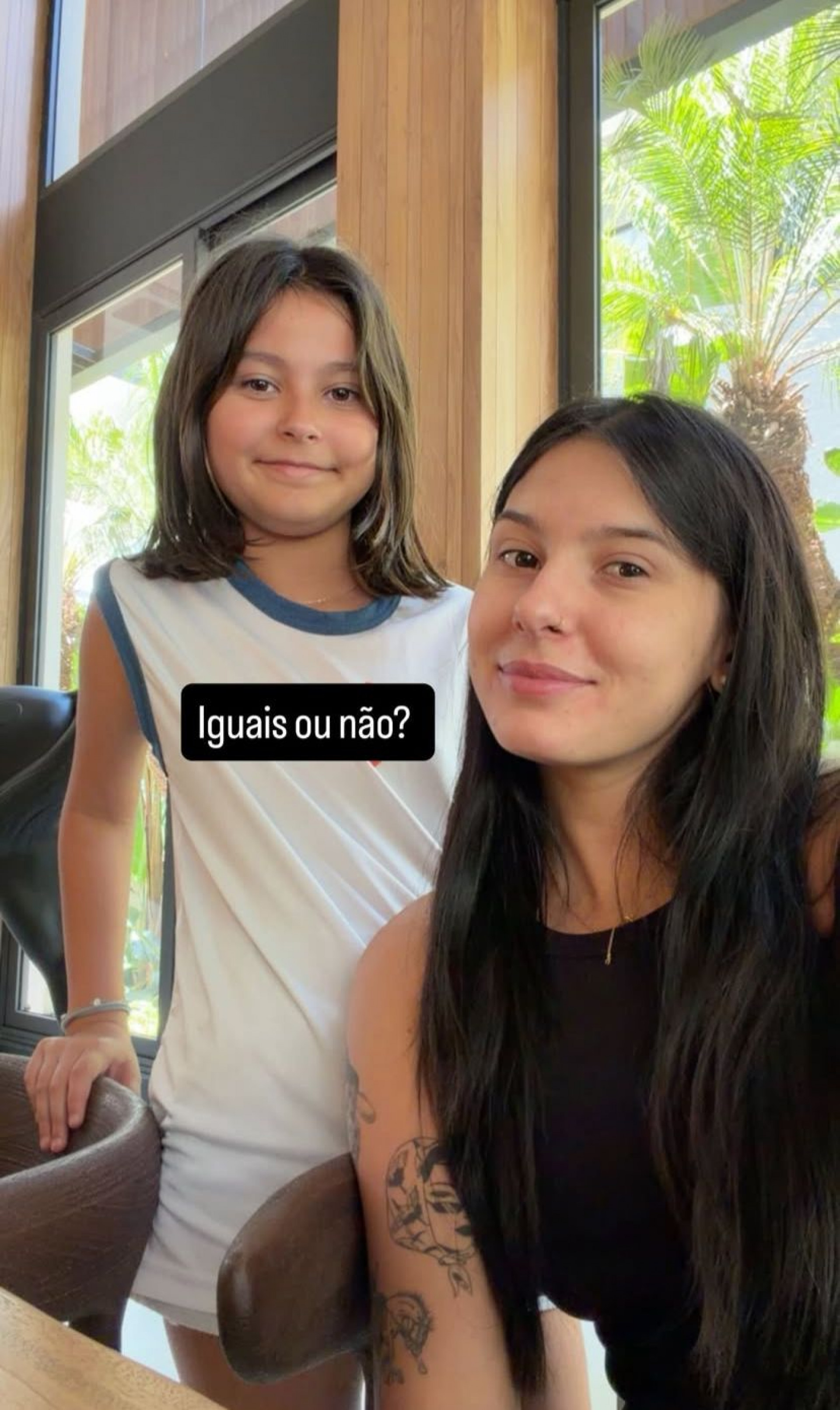 Ana ao lado da irmã mais nova, Antonella - Reprodução/Instagram