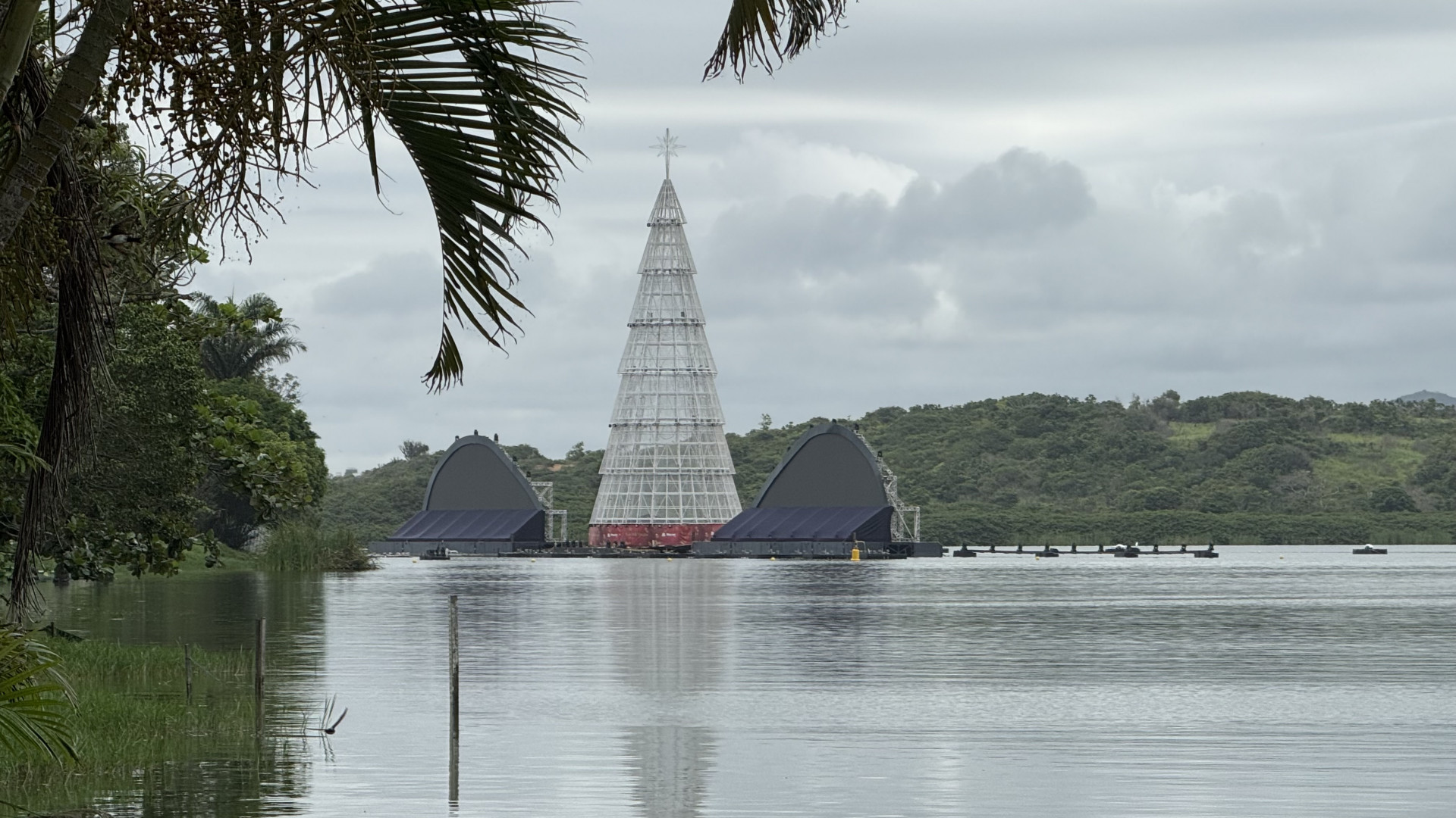 Mobilidade refor&ccedil;ada promete facilitar o caminho do p&uacute;blico at&eacute; o show das &Aacute;guas Dan&ccedil;antes - Foto: Douglas Smmithy