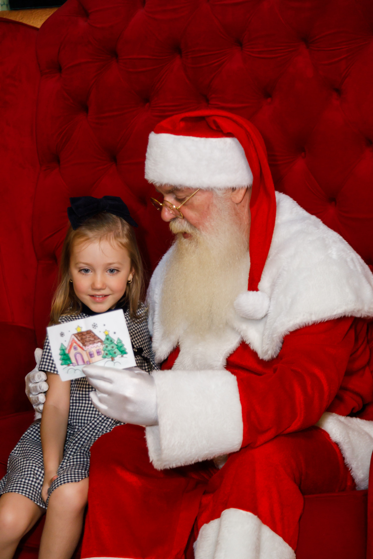 Vicky Justus visita Papai Noel - Reprodução/Patrícia Devoraes/Brazil News