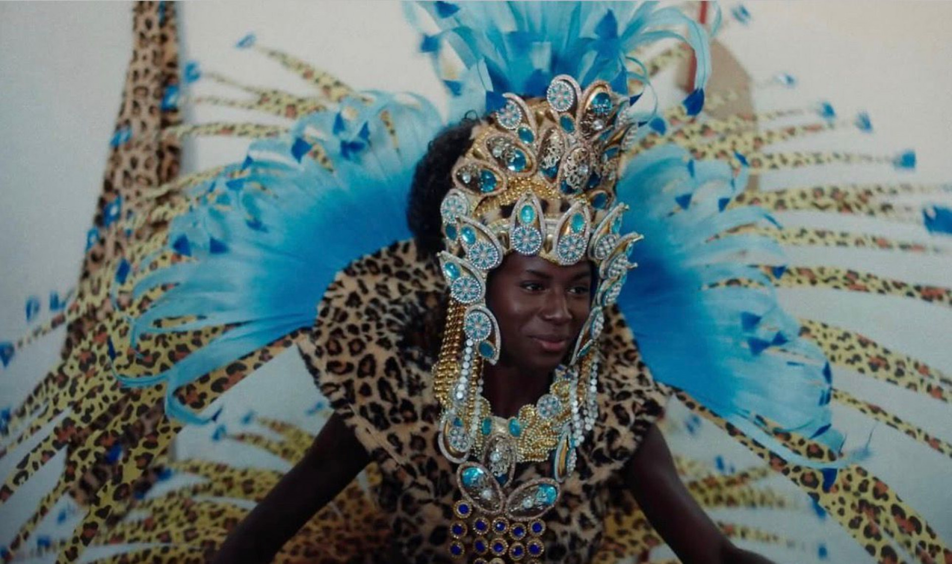 Detalhe do desfile do Tuiuti de 2025, captado pelo filme - Divulga&ccedil;&atilde;o / Para&iacute;so do Tuiuti