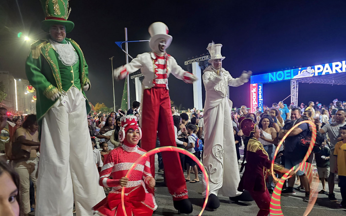 Vila do Noel ganha vida na Praia Campista com cenários iluminados e atrações para todas as idades