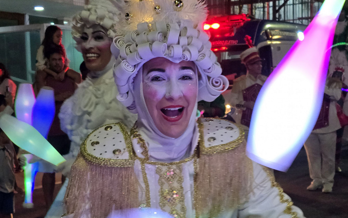 Vila do Noel ganha vida na Praia Campista com cenários iluminados e atrações para todas as idades