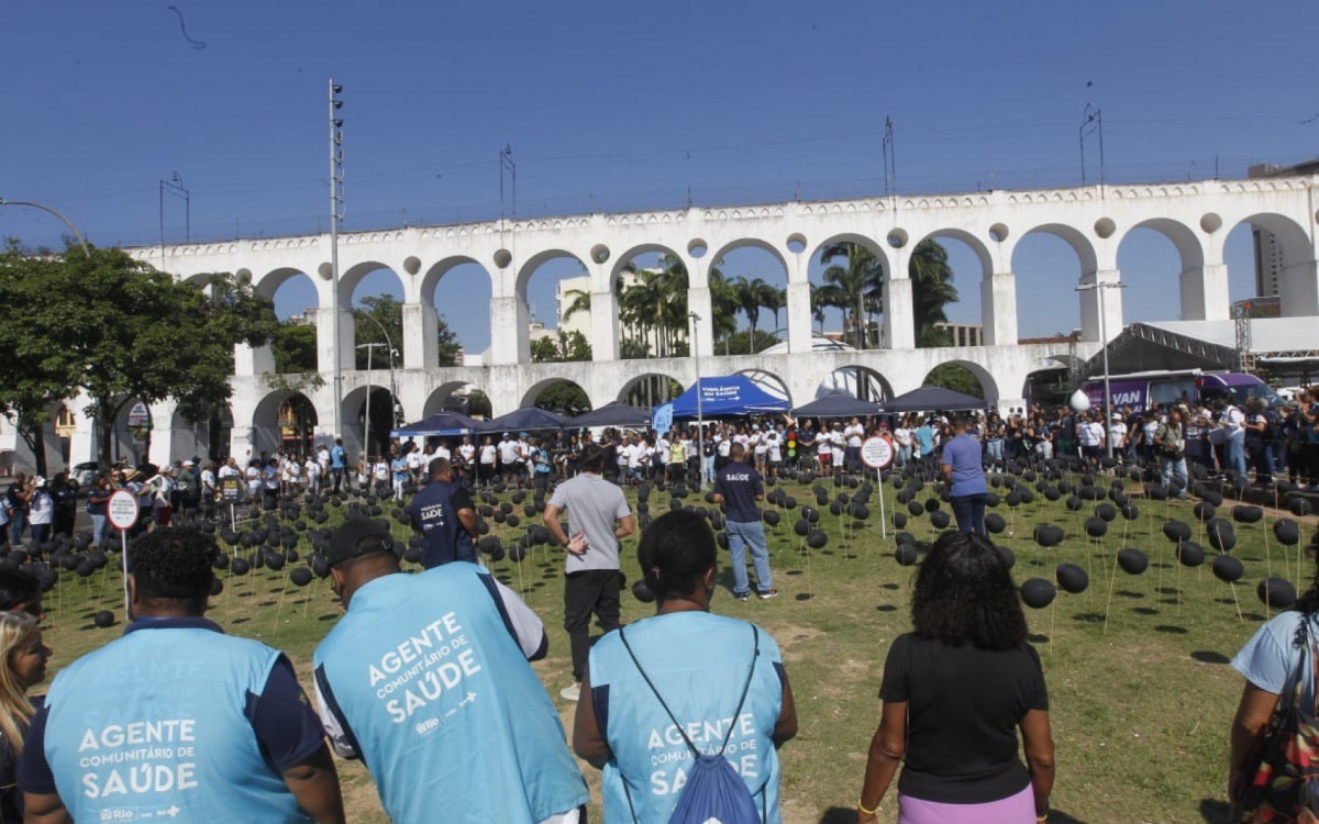 Evento reuniu grupos de pessoas na Lapa