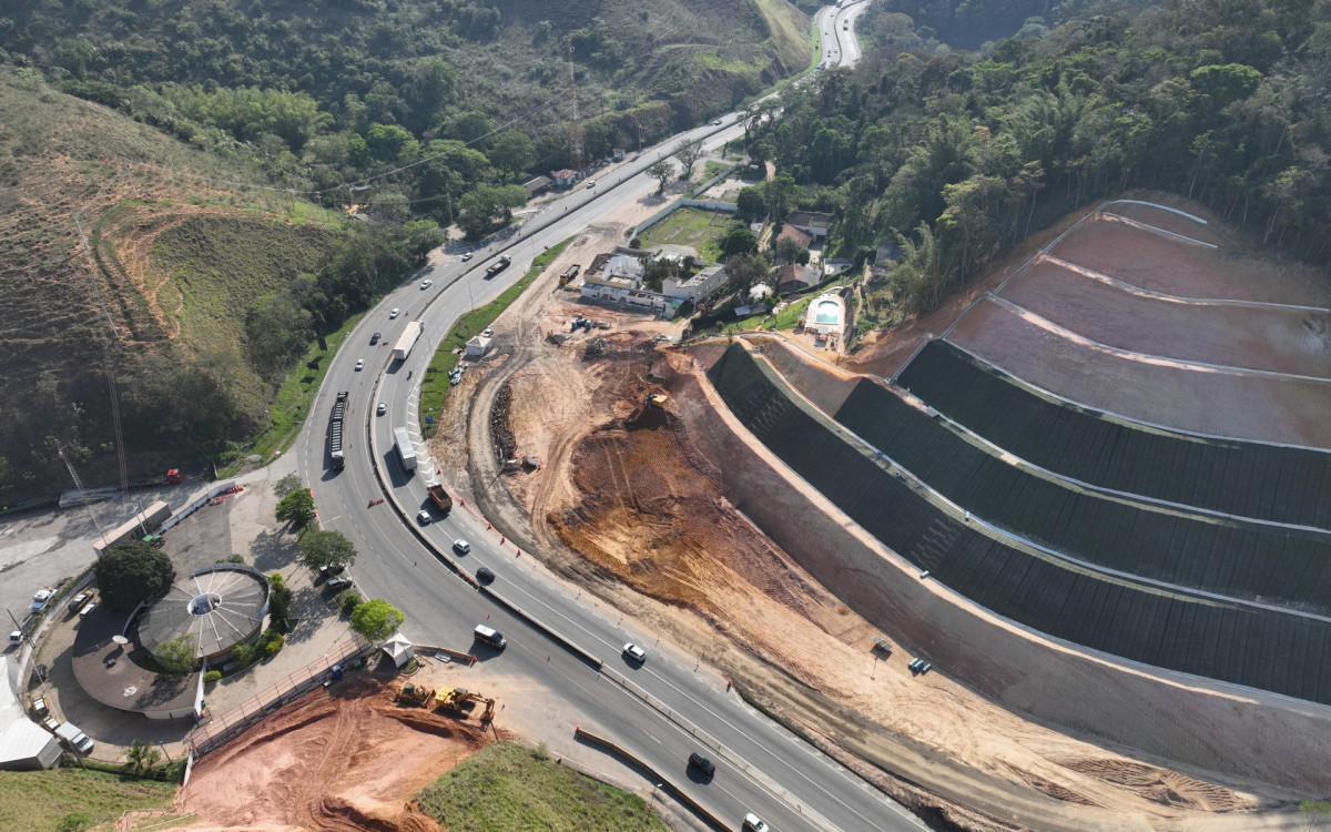 Um dos destaques é a utilização de cerca de 13 mil toneladas de material asfáltico reciclado (RAP) na pavimentação da rodovia