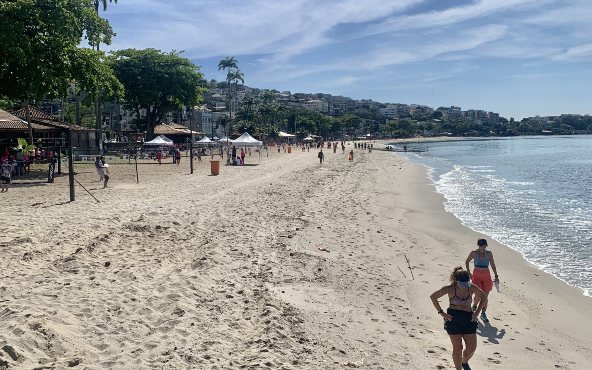 Praia da Bica deve ser uma das primeiras a se tornar própria para banho, devido à posição geográfica estratégica, de frente para a entrada de água do oceano