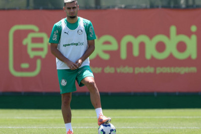 Andréas Pereira cutuca o Flamengo por provocações: 'Prova a grandeza do Palmeiras'