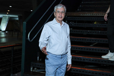 Caetano Veloso e outras estrelas curtem show de Pretinho da Serrinha