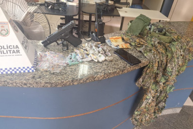 PM apreende três adolescentes com arma falsa em Penedo 