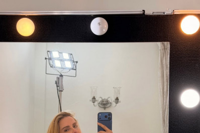 Deborah Secco completa 46 anos e recebe homenagens