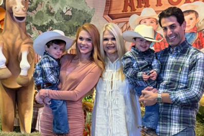 Monique Evans se reconcilia com a filha e aparece em festa dos netos