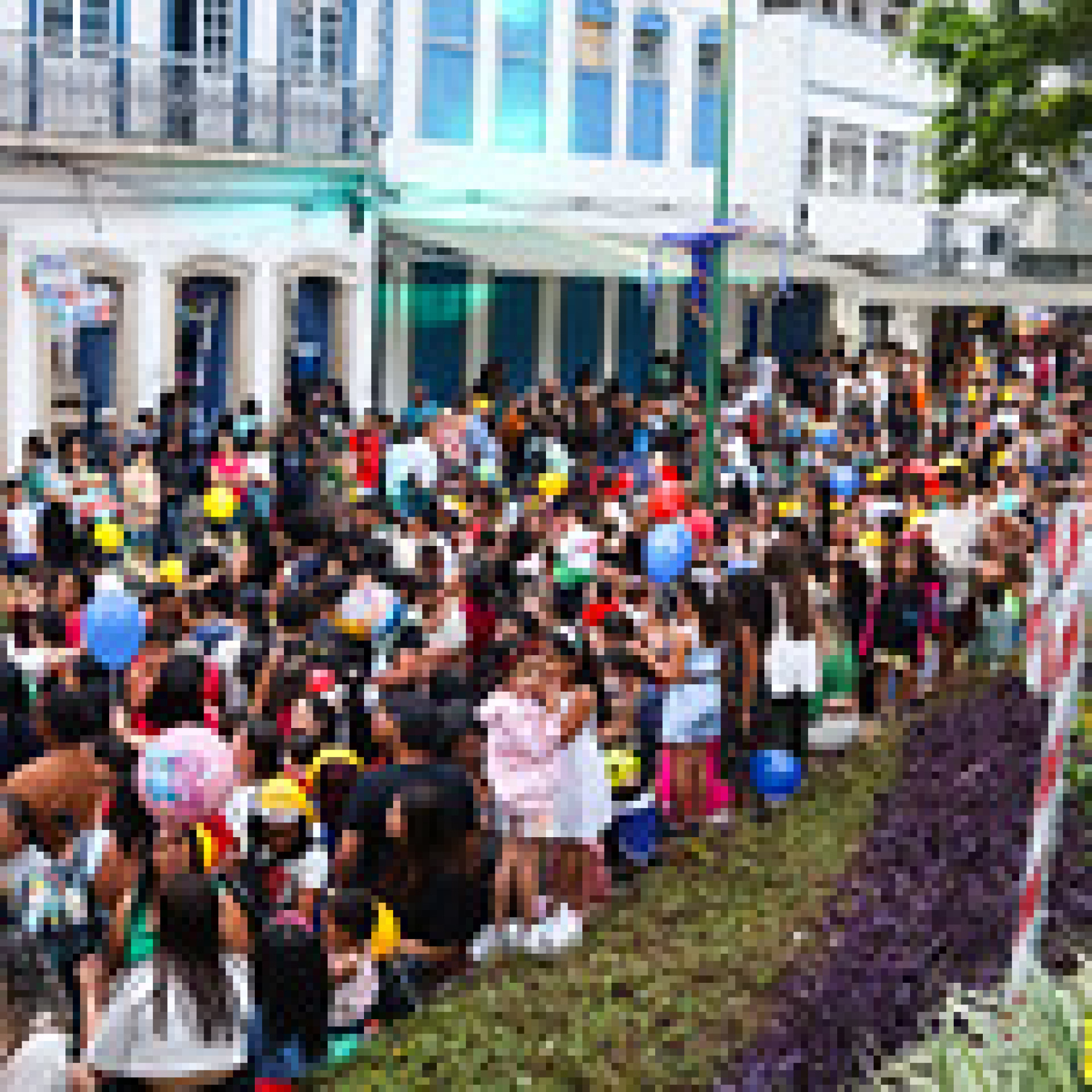 Multid&atilde;o nas ruas da cidade aguardando a chegada do Papai Noel - Divulga&ccedil;&atilde;o/PMAR