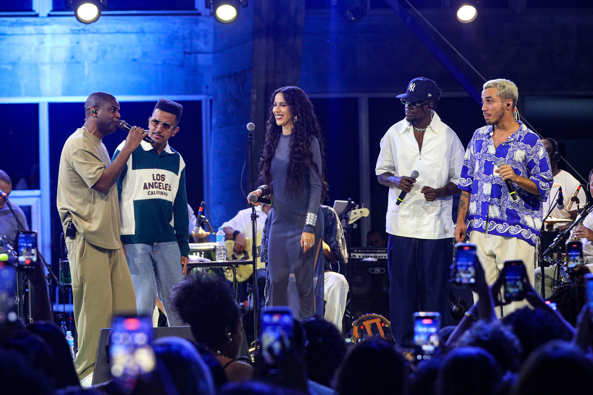 Pretinho da Serrinha recebe Os Garotin e Marina Sena no palco - Victor Chapetta / BrazilNews