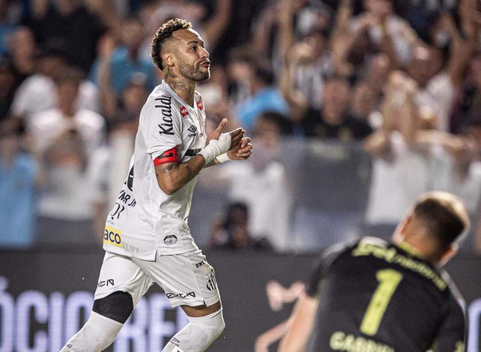 Neymar decide, o Santos vence e termina a rodada fora do Z4