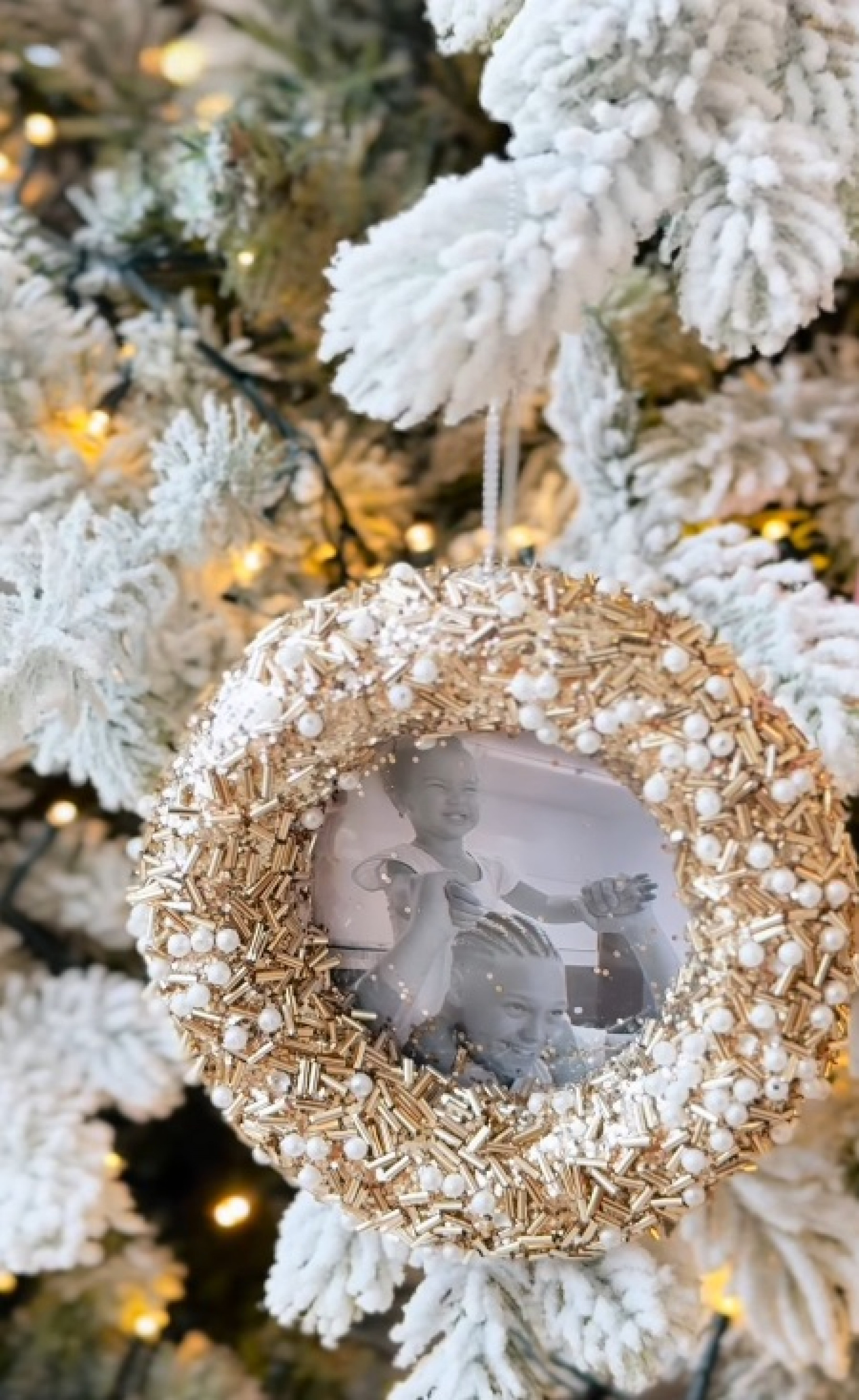 Enfeite de árvore de Natal com foto da família - Reprodução / Instagram