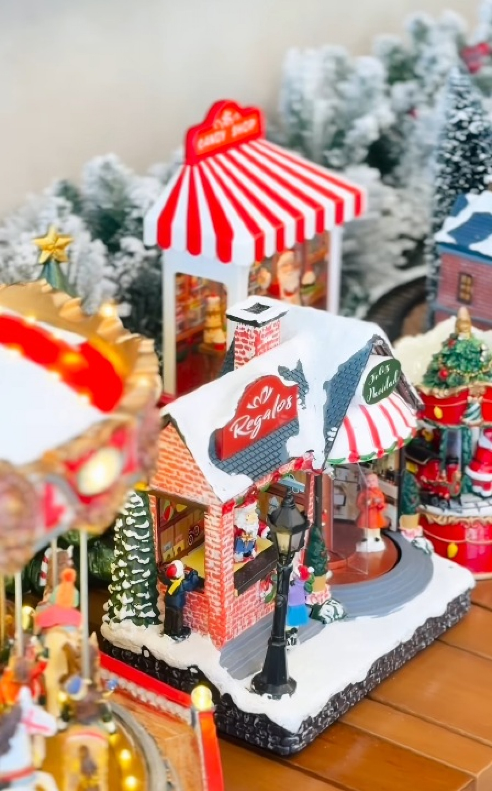 Carrossel em decoração natalina - Reprodução / Instagram