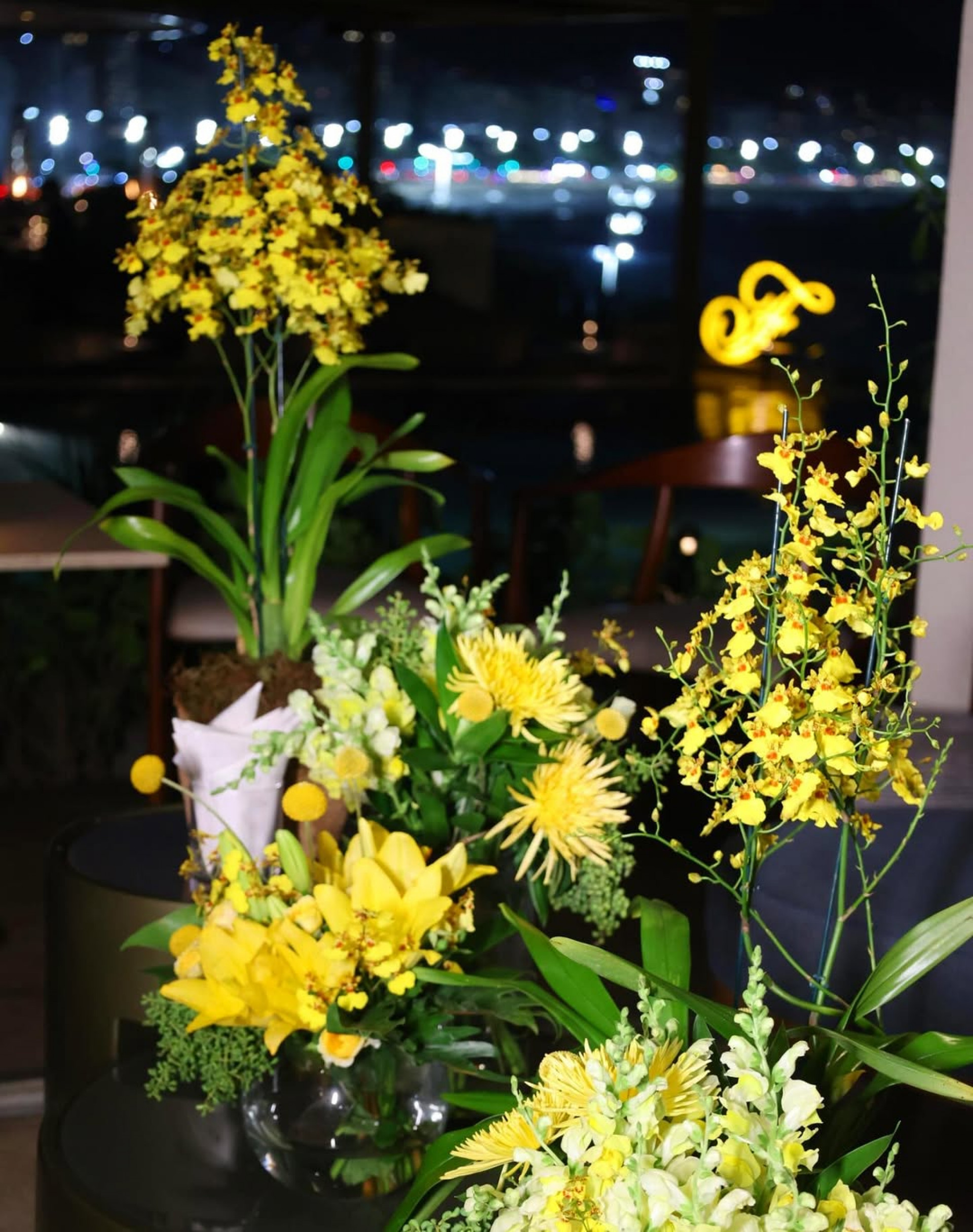 Vera Fischer mostra flores amarelas - Reprodução / Instagram