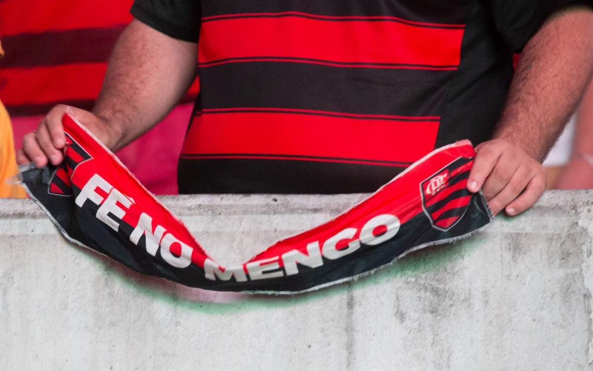 Torcedores do Flamengo comemorando a conquista do titulo da Libertadores da America  no estadio do Maracanã, neste sábado(29).