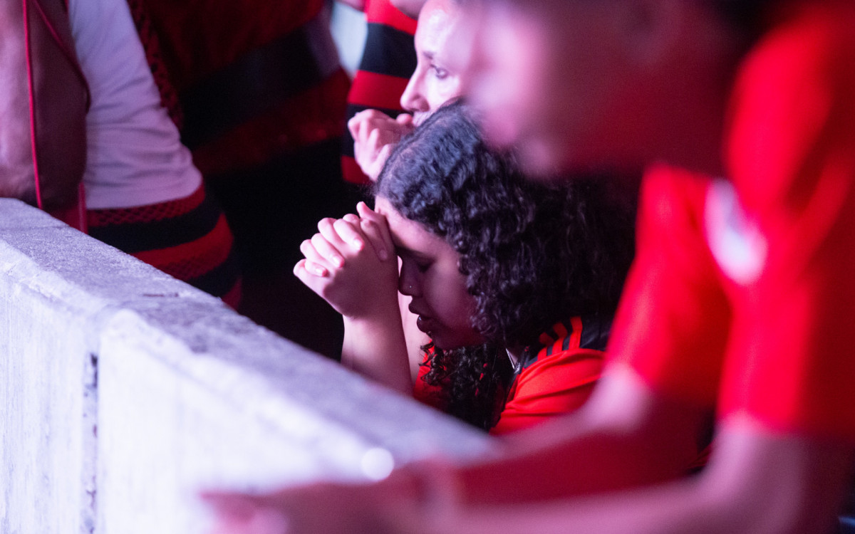 Torcedores do Flamengo comemorando a conquista do titulo da Libertadores da America  no estadio do Maracanã, neste sábado(29).