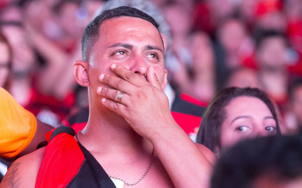 Torcedores do Flamengo comemorando a conquista do titulo da Libertadores da America  no estadio do Maracanã, neste sábado(29).