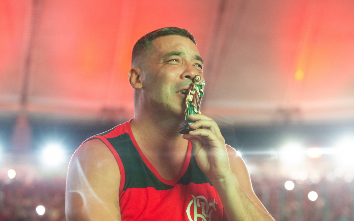 Torcedores do Flamengo comemorando a conquista do titulo da Libertadores da America  no estadio do Maracanã, neste sábado(29).