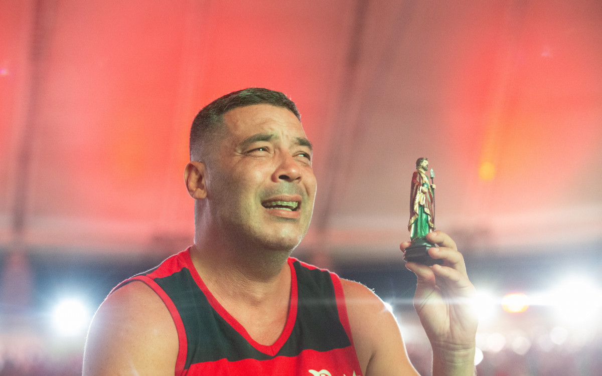 Torcedores do Flamengo comemorando a conquista do titulo da Libertadores da America  no estadio do Maracanã, neste sábado(29).