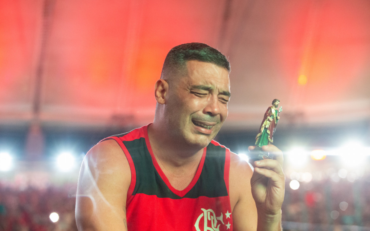 Torcedores do Flamengo comemorando a conquista do titulo da Libertadores da America  no estadio do Maracanã, neste sábado(29).