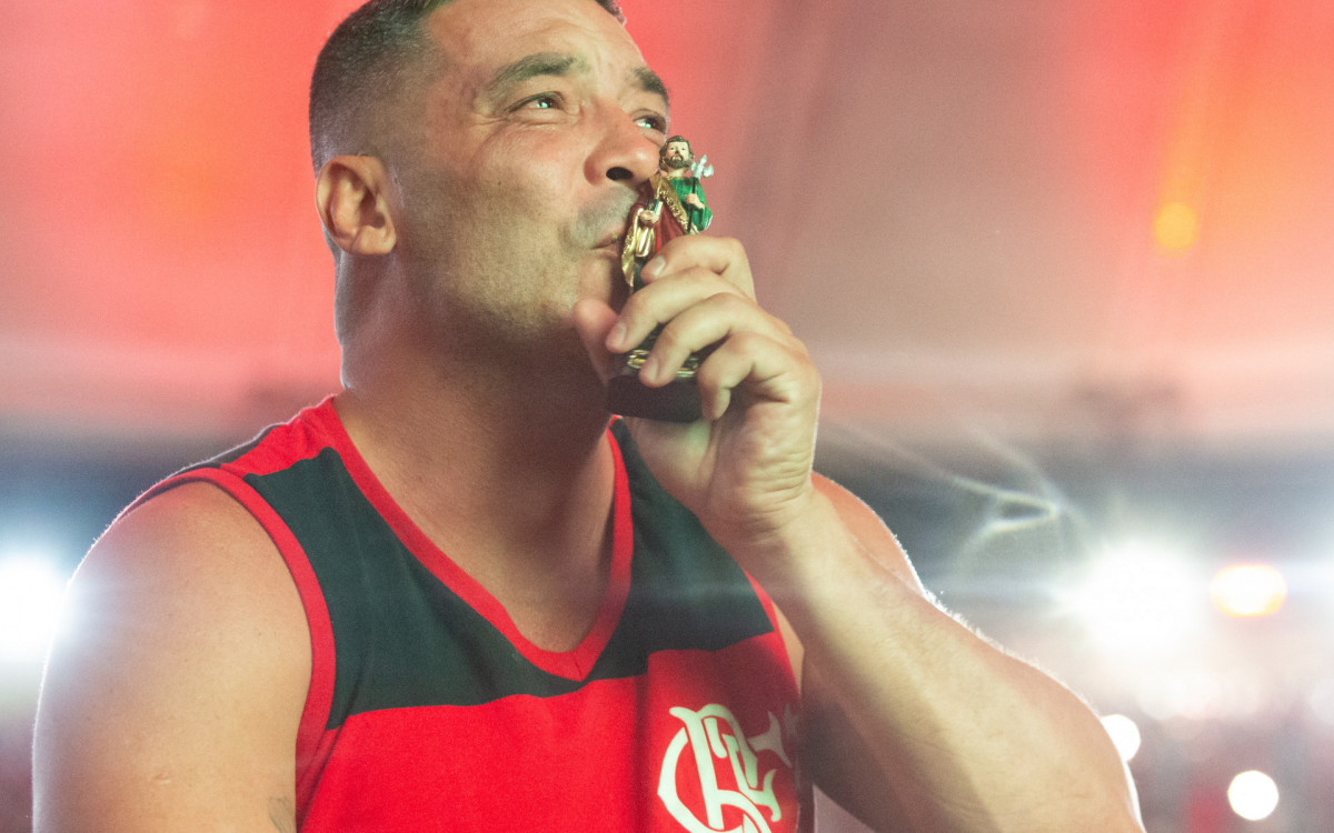 Torcedores do Flamengo comemorando a conquista do titulo da Libertadores da America  no estadio do Maracanã, neste sábado(29).