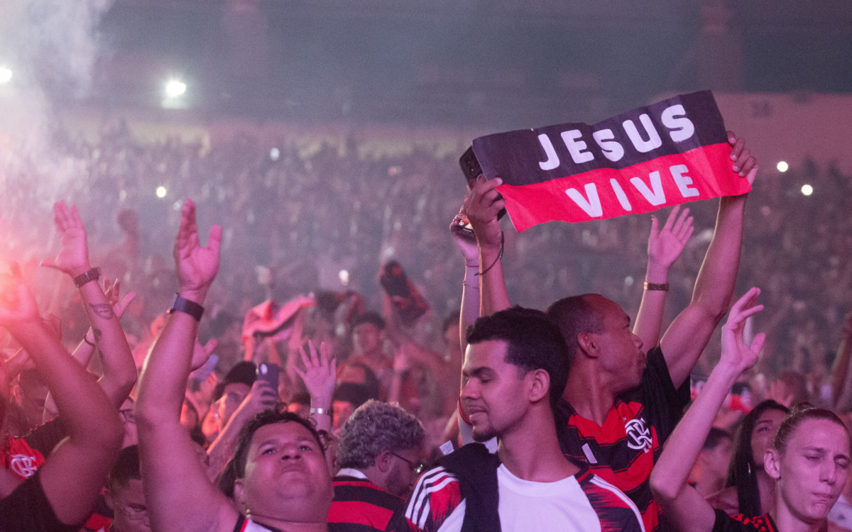 Torcedores do Flamengo comemorando a conquista do titulo da Libertadores da America  no estadio do Maracanã, neste sábado(29).
